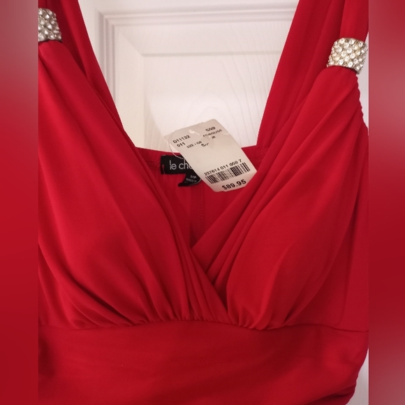 Red dresse - Picture 3 of 3